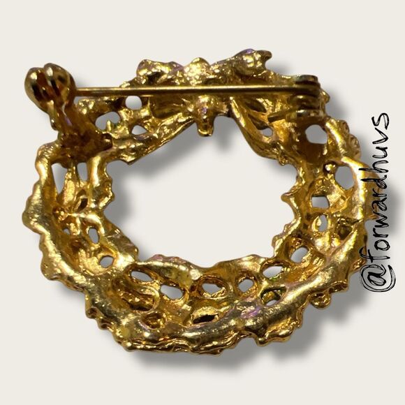 Bundle Sale 3 for $15 | Gold Tone Christmas Wreath Brooch - Picture 4 of 6
